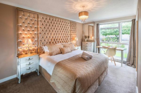 La Casa Suites Windsor - Two Comfortable 2xBedroom Apartments with FREE Parking